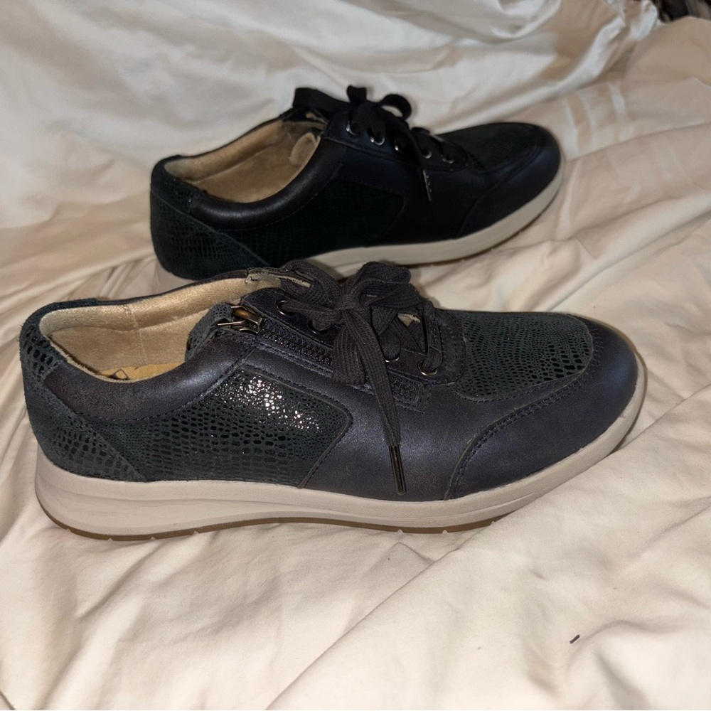 Reverse Black Leather Sneakers